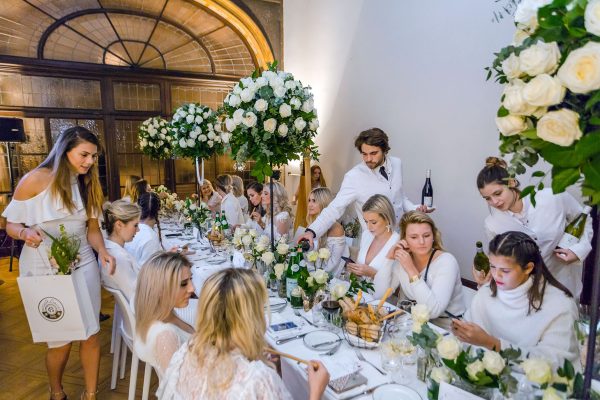 1-bloemen-feestzaal-tafel-decoratie-FlowersRme