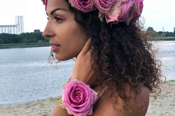 Bloemen-haarkrans-en-bloemenarmband-Honey-FlowersRme