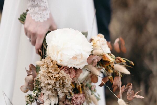 Bruidsboeket Pioenen en oude hortensia FRM