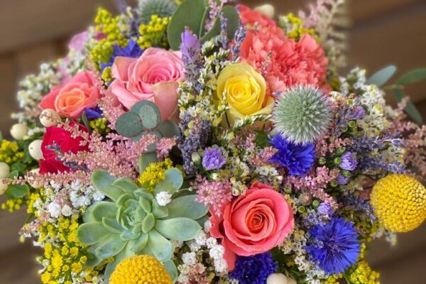 Bruidsboeket van veldbloemen