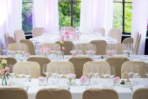 Pastel-bloemen-tafel-feestzaal-2-FlowersRme-