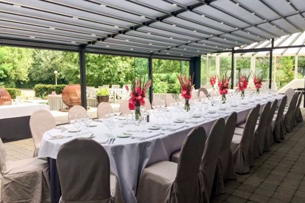 rode-zomerbloemen-tafel-feestzaal-1-FlowersRme