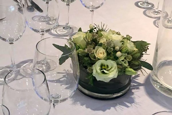 witte-bloemen-tafel-feestzaal-13-FlowersRme