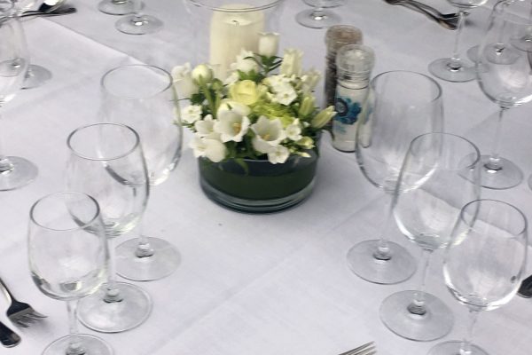 witte-bloemen-tafel-feestzaal-14-FlowersRme