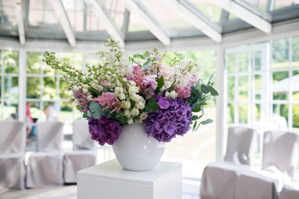 zaal-bloemendecoratie-LW-by-FRM
