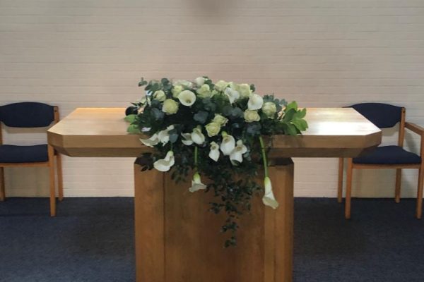 Bloemen altaarstuk kapel de Olijftak Frm