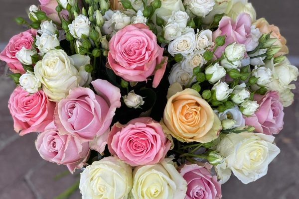 Rozen boeket geleverd voor bloemenabonnement FRM