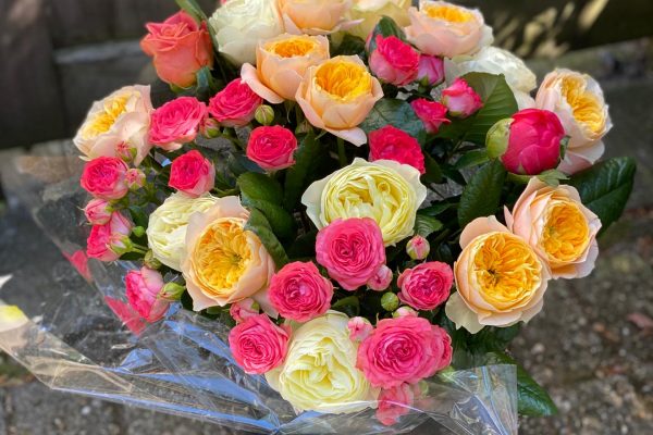 Vrolijk bloemenabonnement boeket FRM