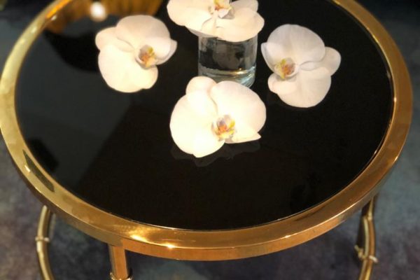 Tafelversiering met orchideebloemen