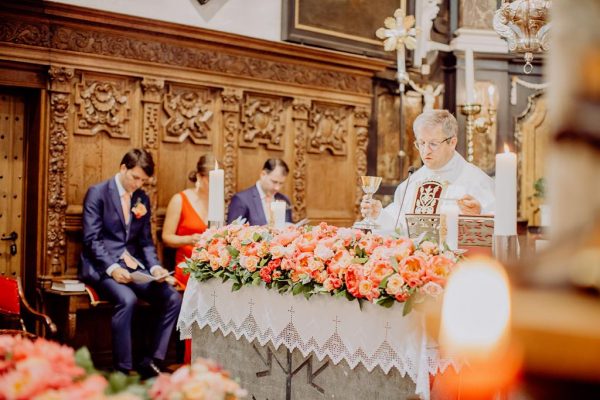 Kerkdecoratie altaarstuk Coral weding FRM