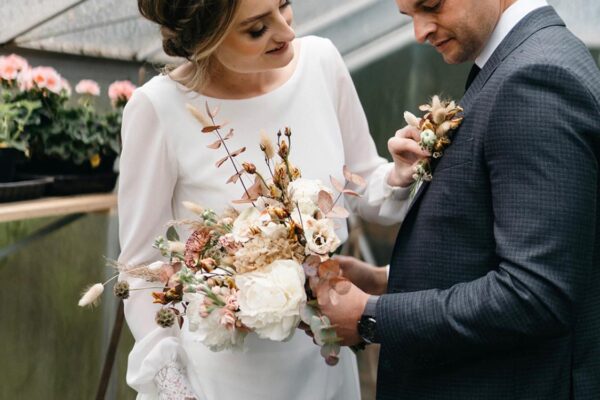 Bruid keurt corsage FRM