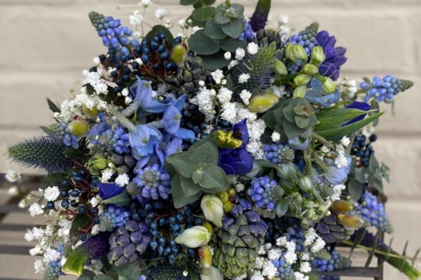 Hyacinten met veldbloepen en gipskruid FRM