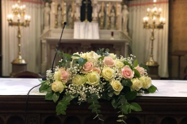 Kerk altaarstuk in romantische tinten FRM