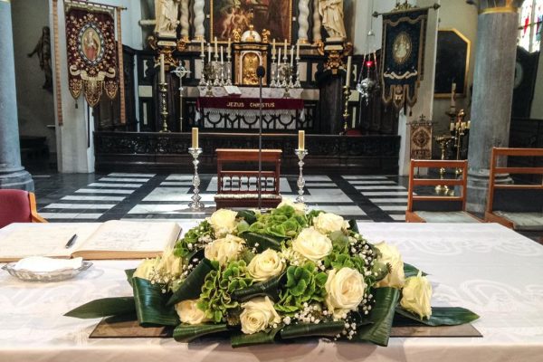 Kerkdecoratie altaarstuk FRM