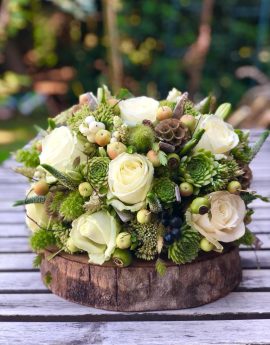 Sedum met rozen bloemstuk