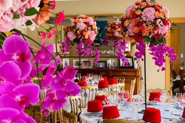 Tafeldecoratie met bloemen aan huis FRM